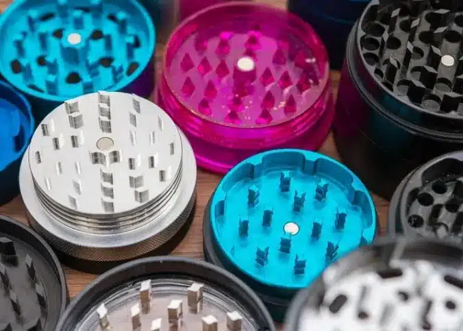 découvrez notre sélection de grinders à herbe de haute qualité pour une mouture parfaite et un usage optimal. faciles à utiliser et durables, ils sont idéaux pour les amateurs de cannabis.